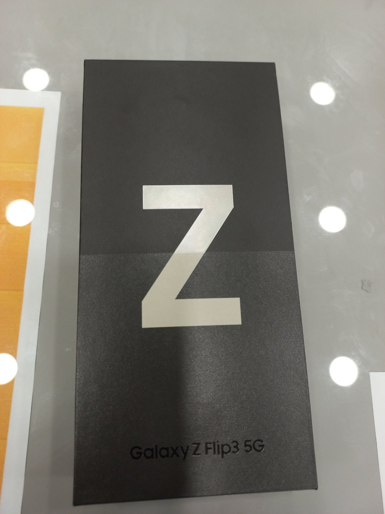 시지 매장에서 z플립3 구입했어요~