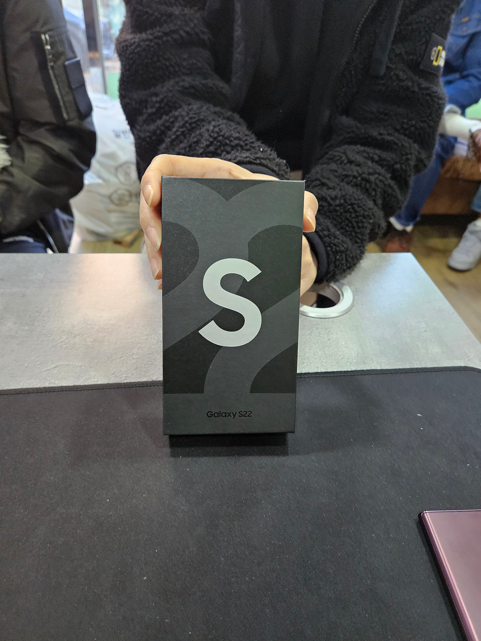 ⭐ 𝗚𝗮𝗹𝗮𝘅𝘆 𝗦𝟮𝟮 부천 유명성지에서 아버지 폰 교체