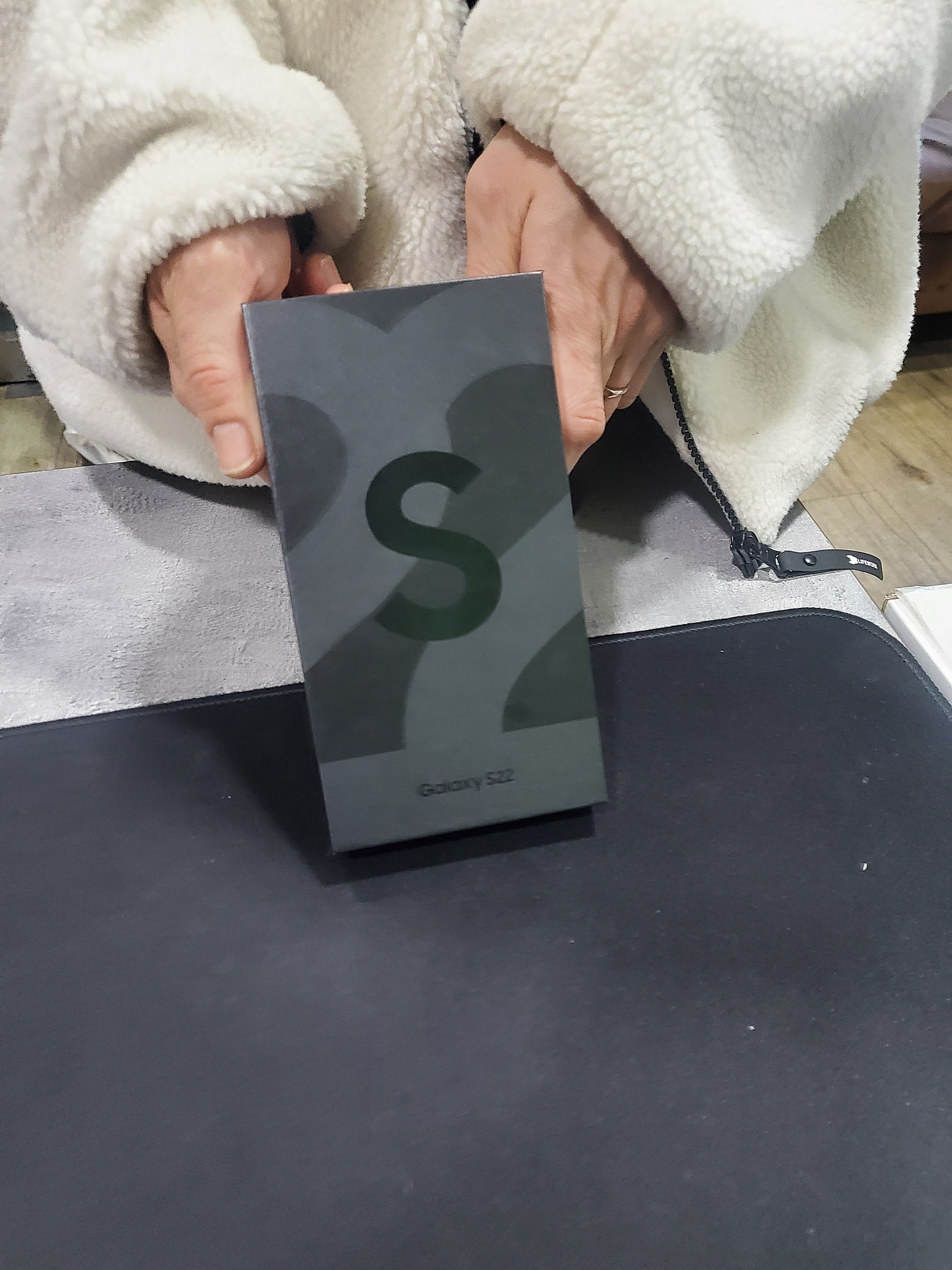 ⭐ 𝗚𝗮𝗹𝗮𝘅𝘆 𝗦𝟮𝟮 부천 유명성지에서 ㅅㅋㅂㅇ 빵집에 구매