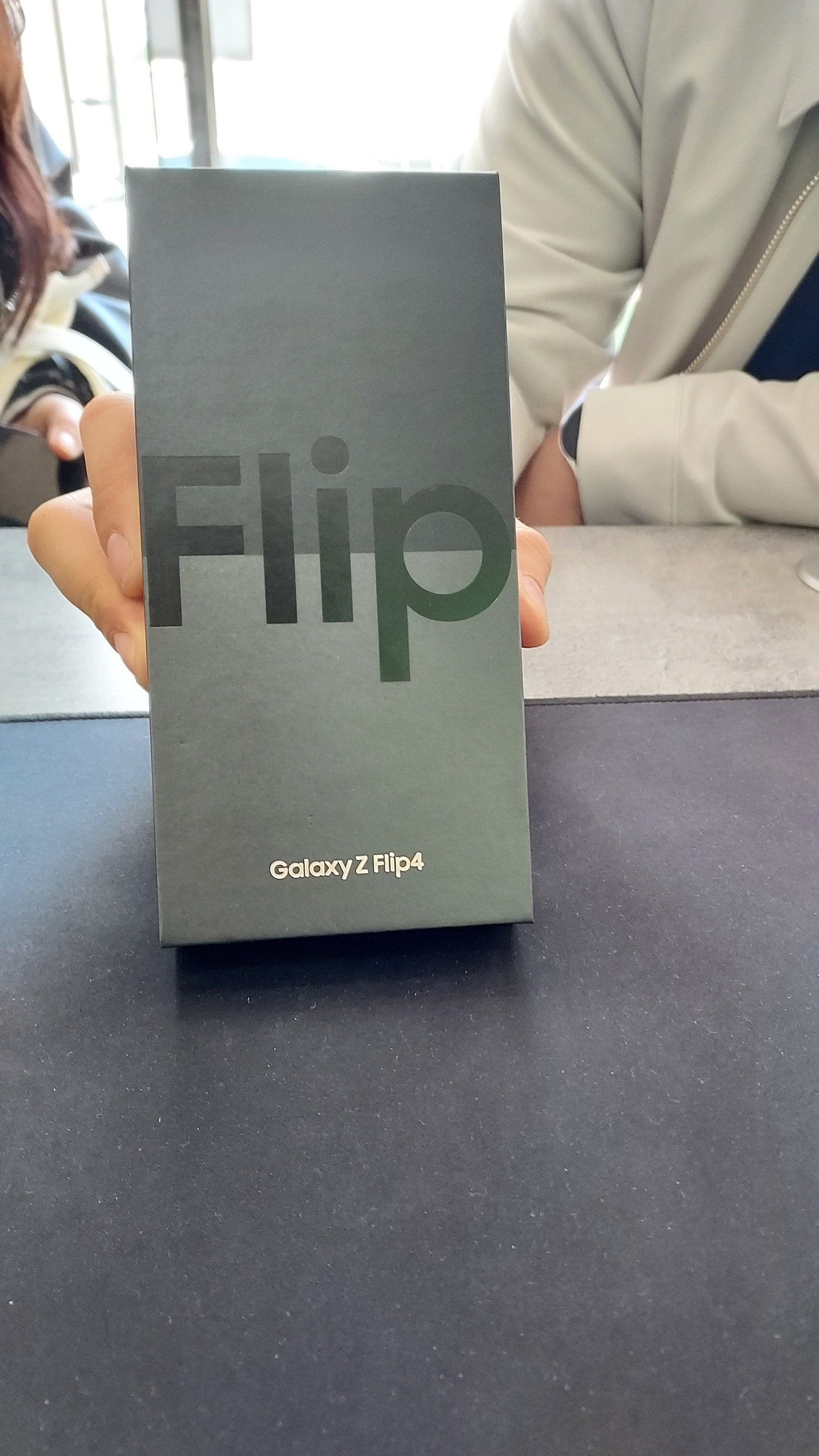 ⭐ 𝗚𝗮𝗹𝗮𝘅𝘆 𝗭 𝗙𝗹𝗶𝗽𝟰 부천 유명성지에서 어머니폰 교체 해드리구 와요 ㅎ