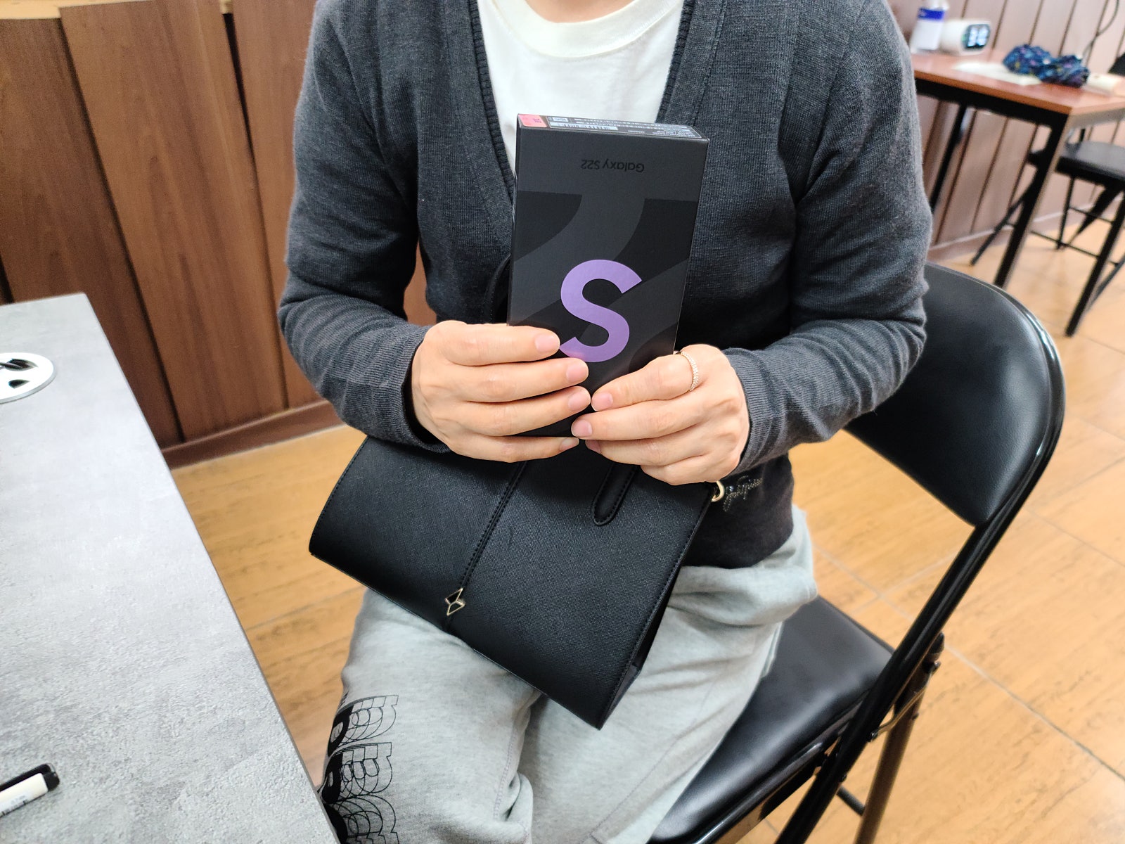 군포 당동ㅂㄷㅋㅍ 옆집 s22 퍼플 부모님 폰개통