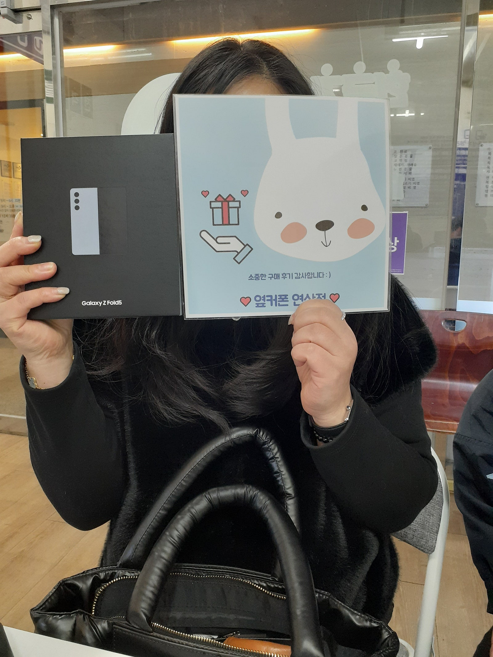 옆커폰 연산점에서 폴드5 좋은가격에 구매했습니다