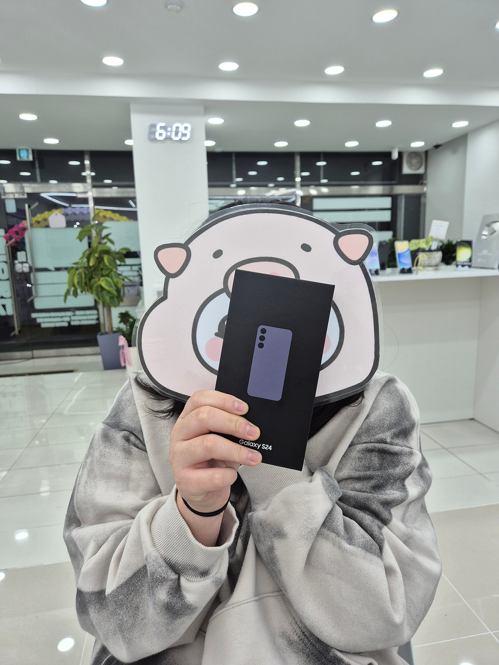 옆커폰 밀양점에 왔어요