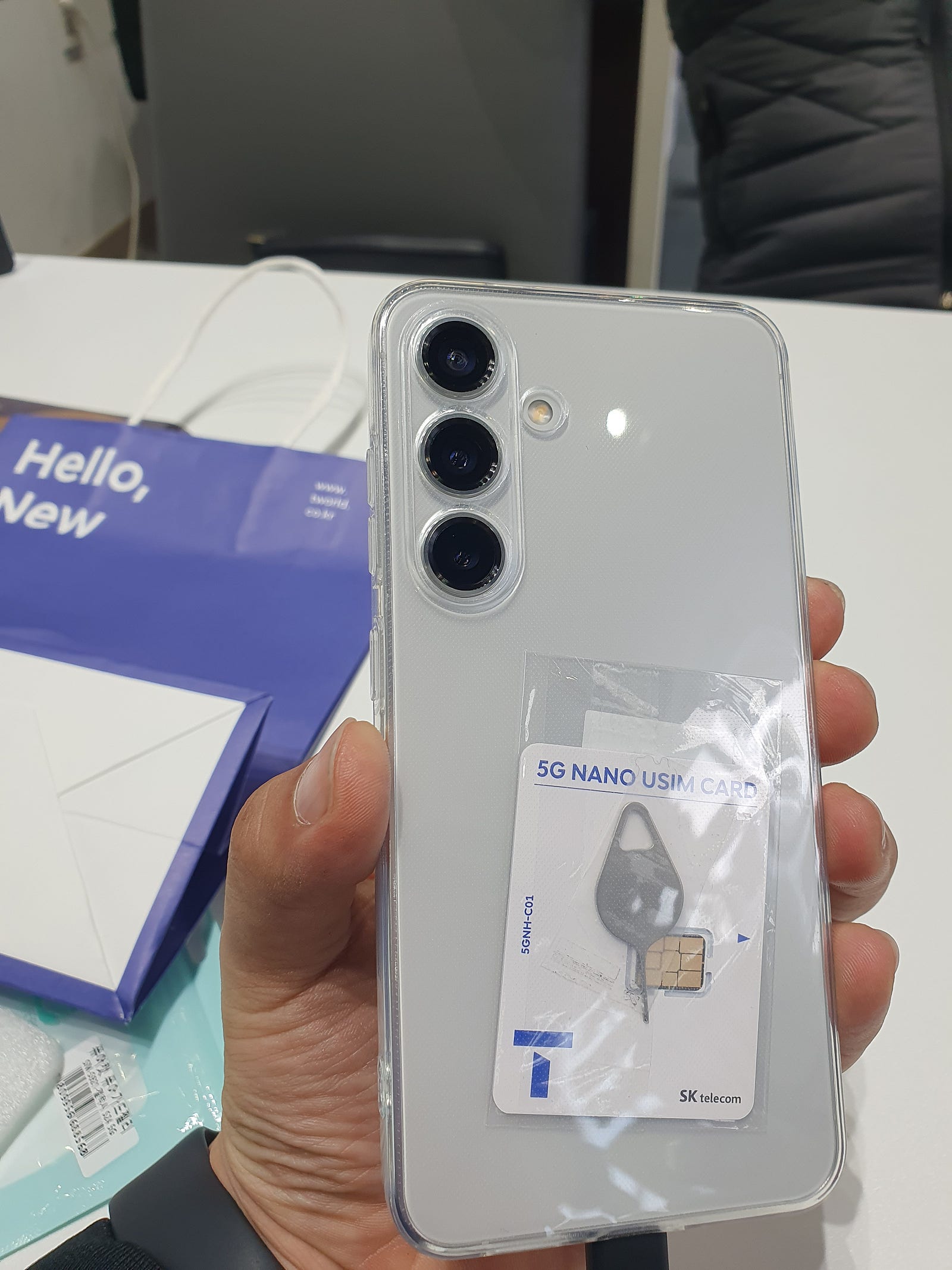 부산 연산점 s24구매했습니다.