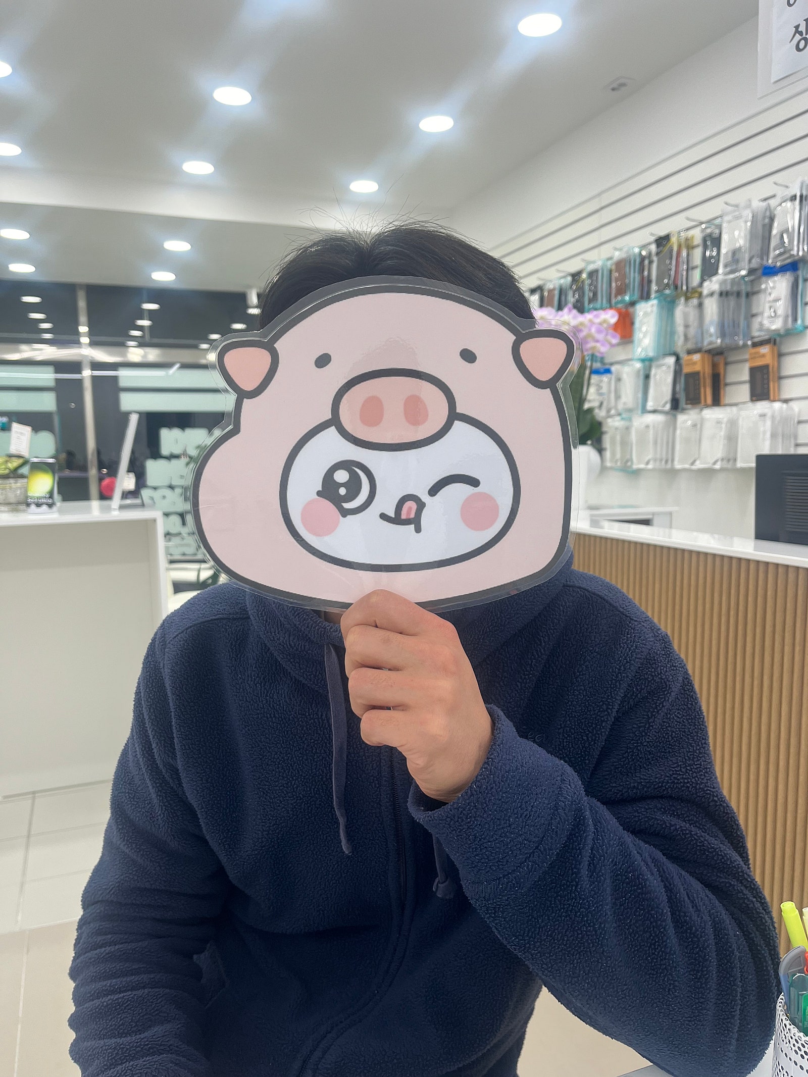 옆커폰 긴판보고 검색해보고 왔어요