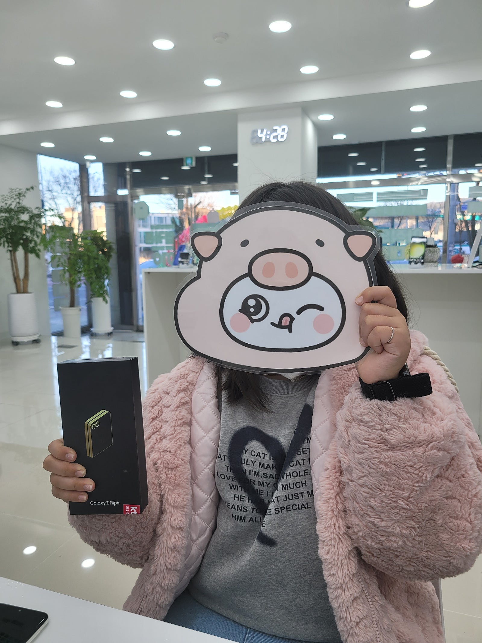 옆커폰밀양점에서 플립6 개통합니다