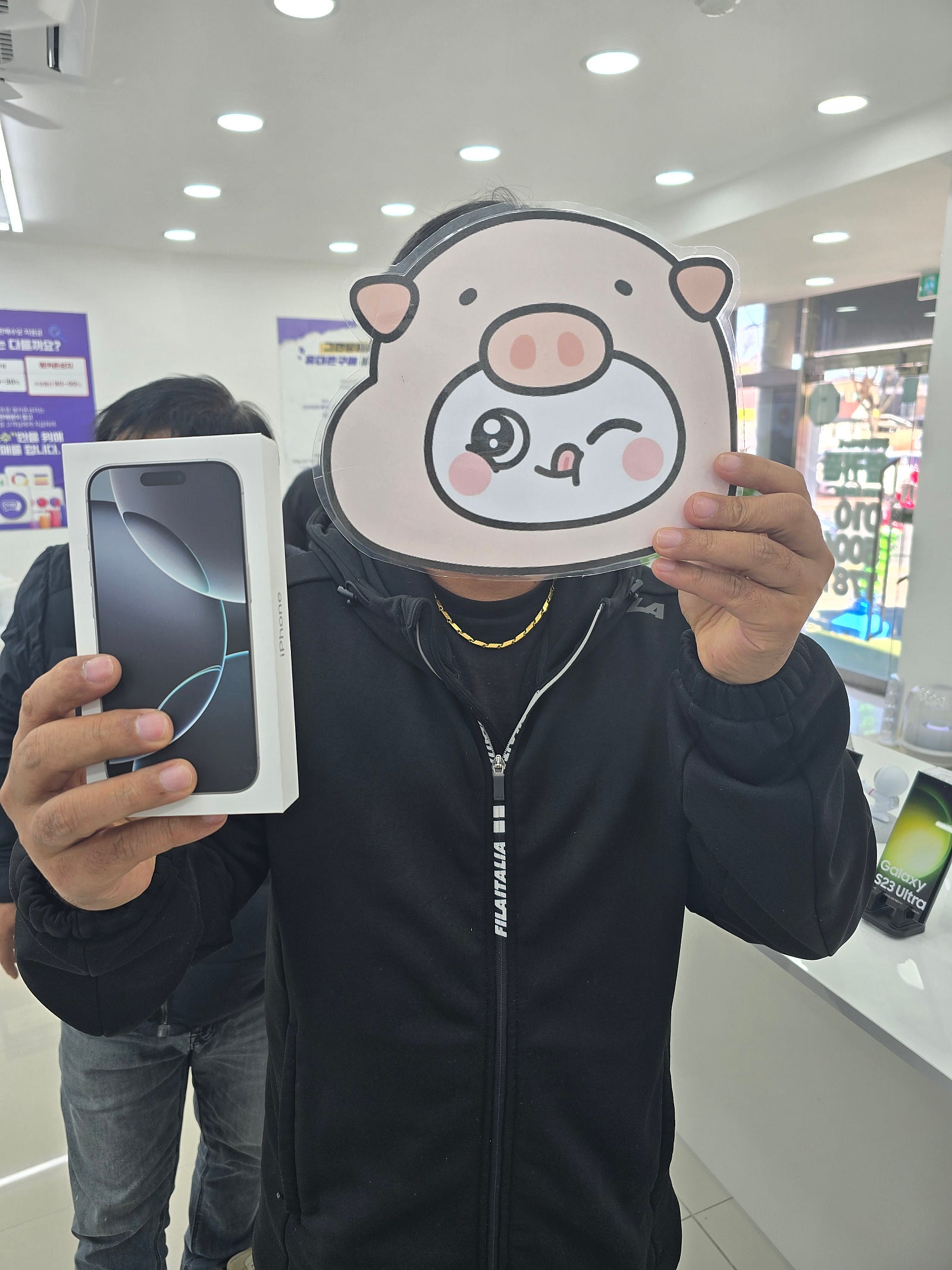 밀양옆커폰에서 핸드폰 구매 개통했습니다.