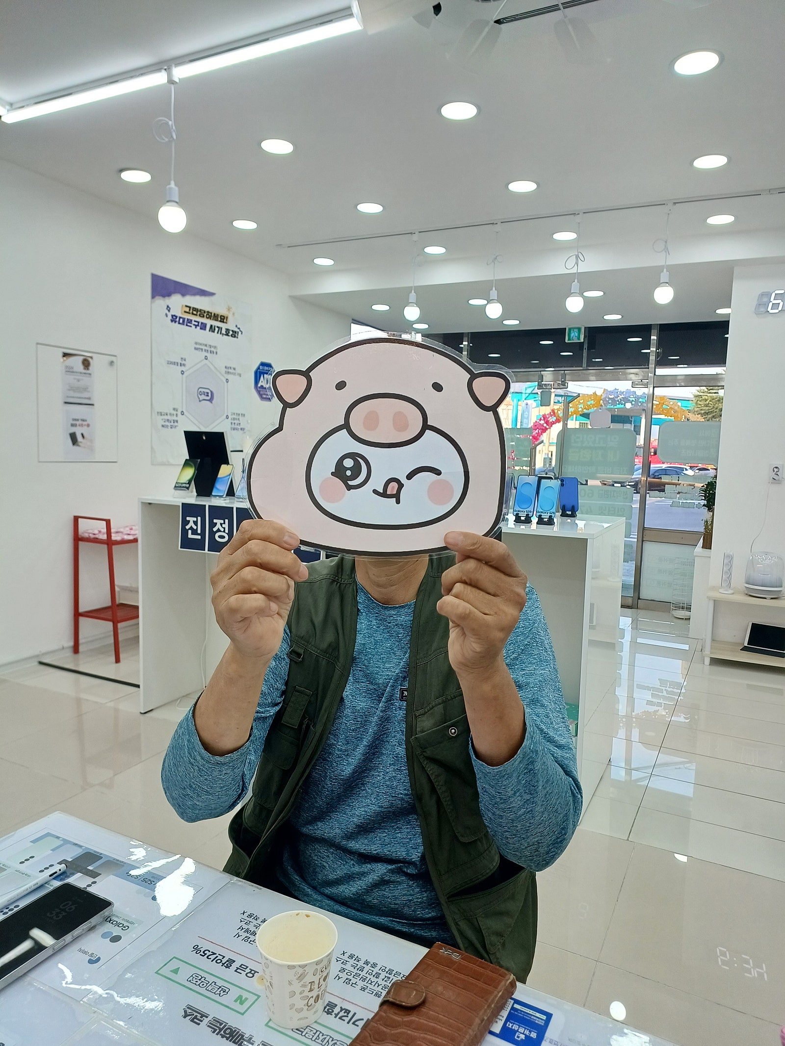 옆커폰밀양점에서 휴대폰 구입했습니다