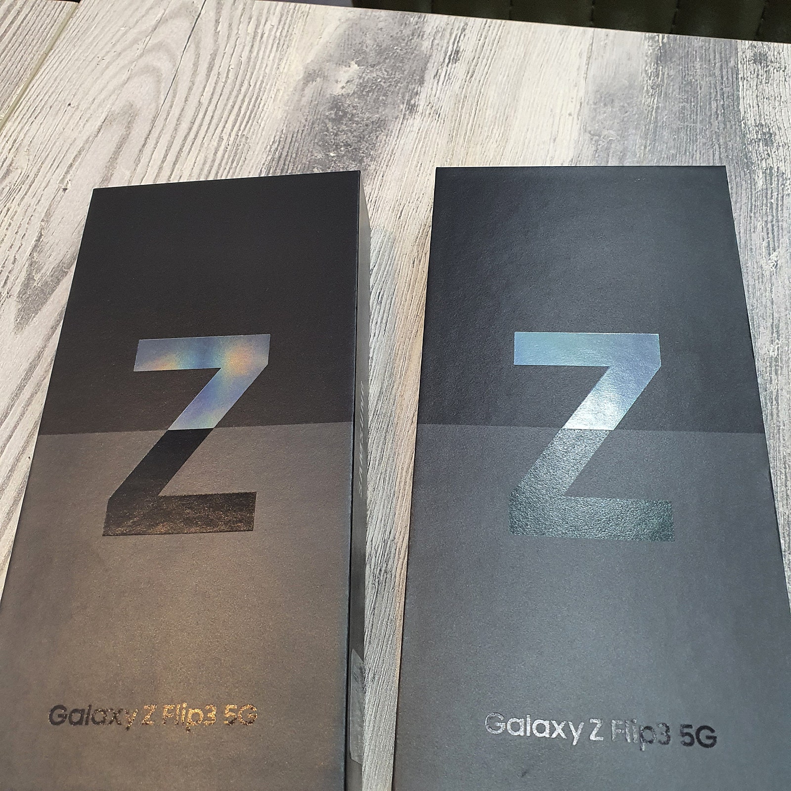 인천 심곡동 Z플립 3 2개 구입했습니다.