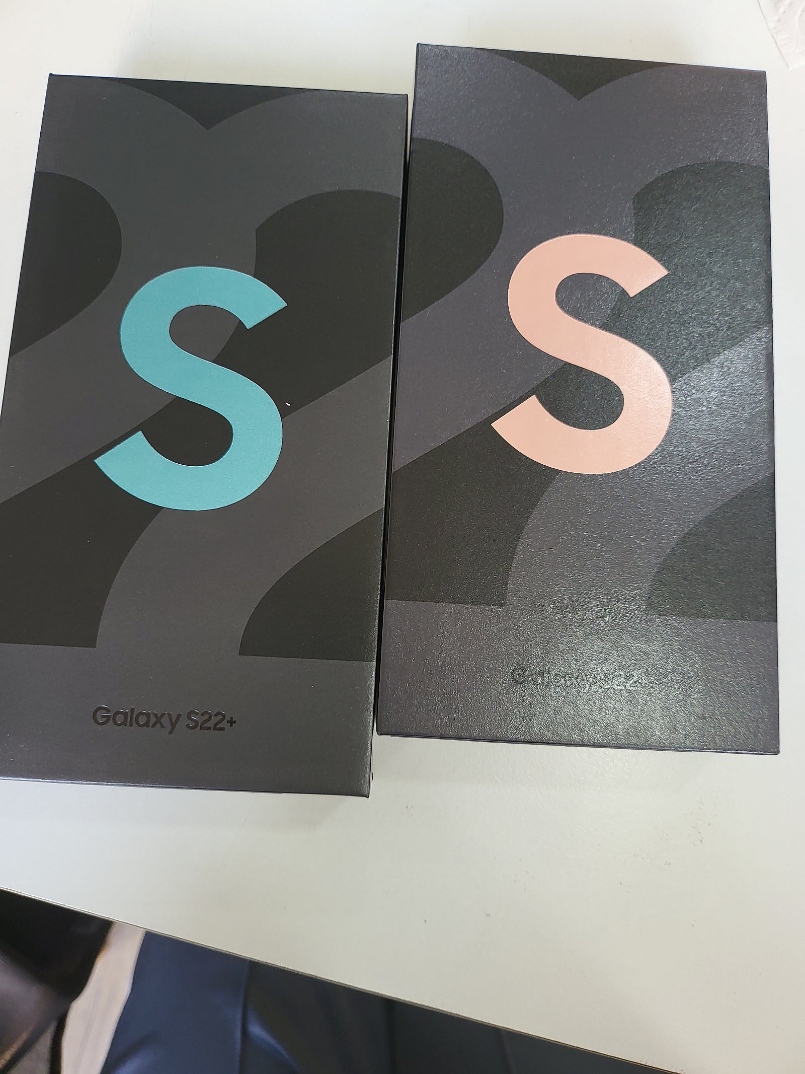 중동 S22+ 구매후기입니당
