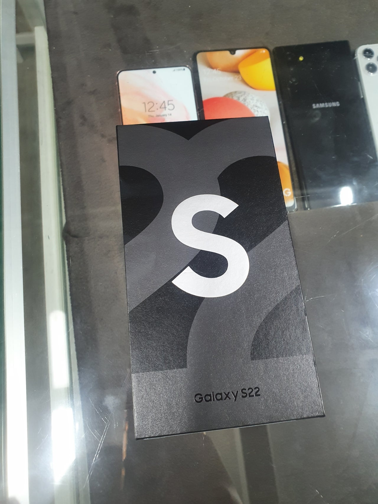 동암에서 s22 기변하고갑니다