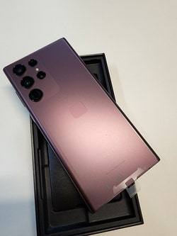 강릉시 송정동 22울트라 버건디와 그린 신랑이랑 커플폰 2대 구매후기 이미지 3