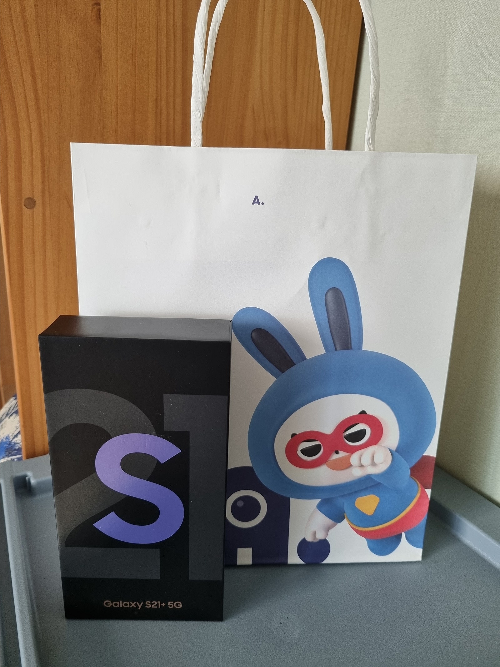 송파통신에서 구매했어요(S21+)