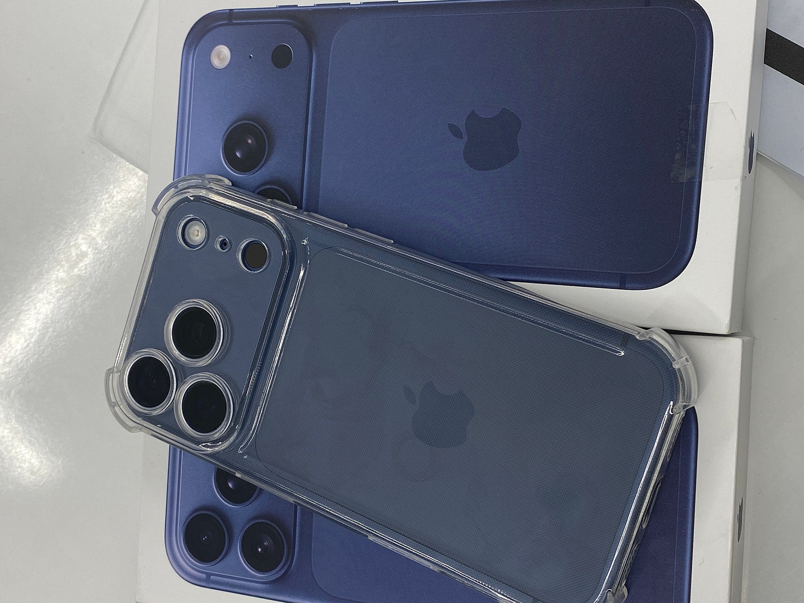 옆커폰 사창점에서 아이폰 17pro 2대 했습니다