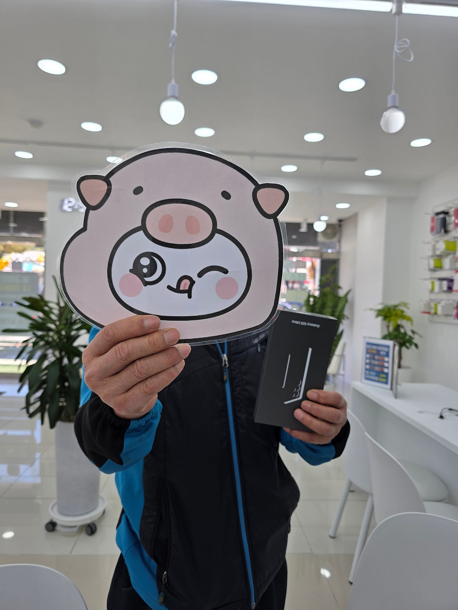 옆커폰밀양점 가까이 있고 친절하고 넘좋아요