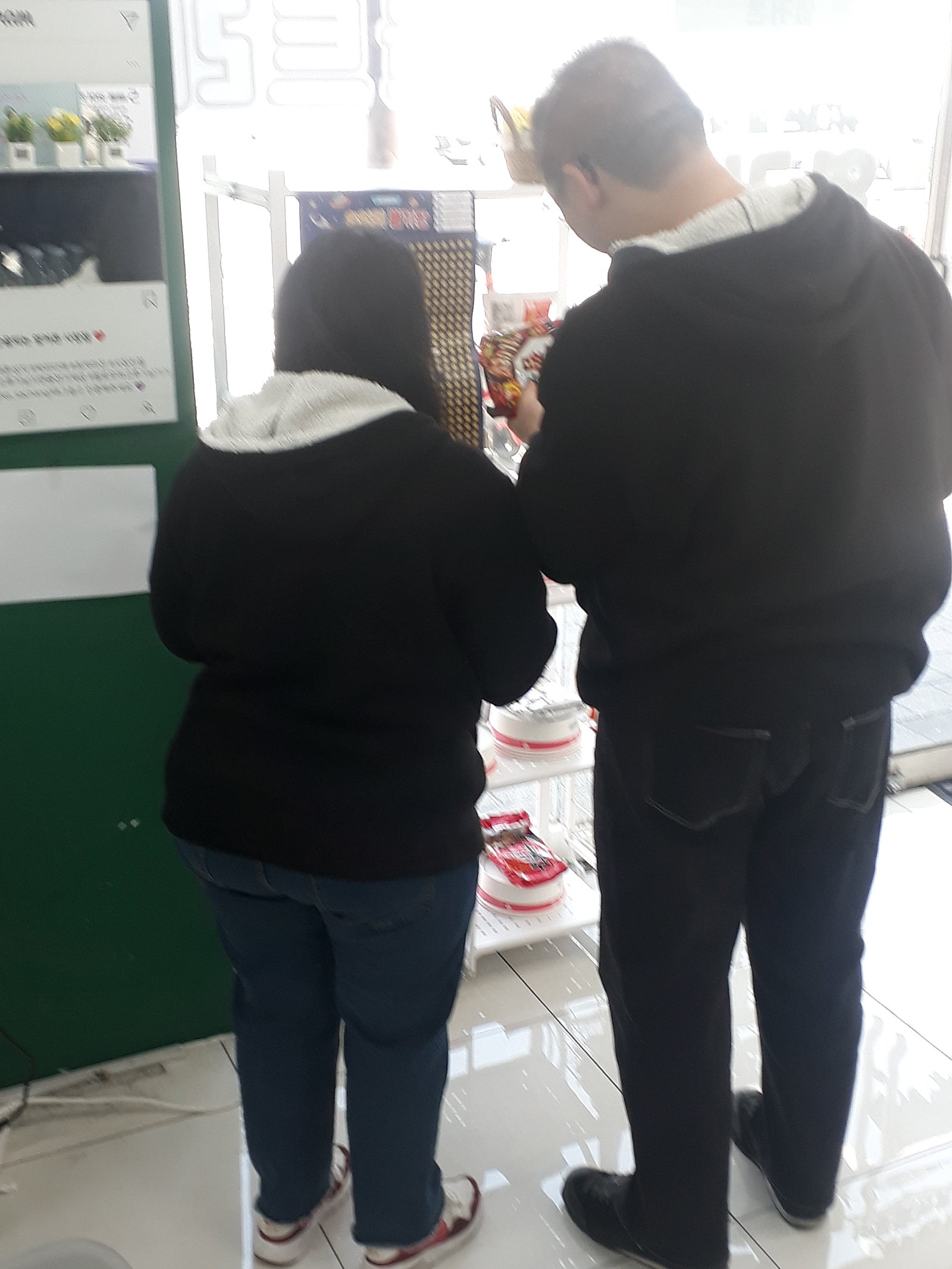옆커폰 사창점에서 인터넷 휴대폰 구매했어요